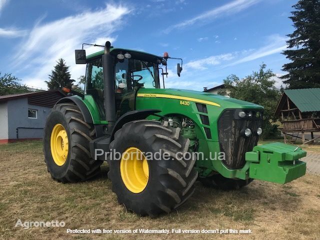 John Deere 8430 NALIChIE V UKRAINE hjul traktor