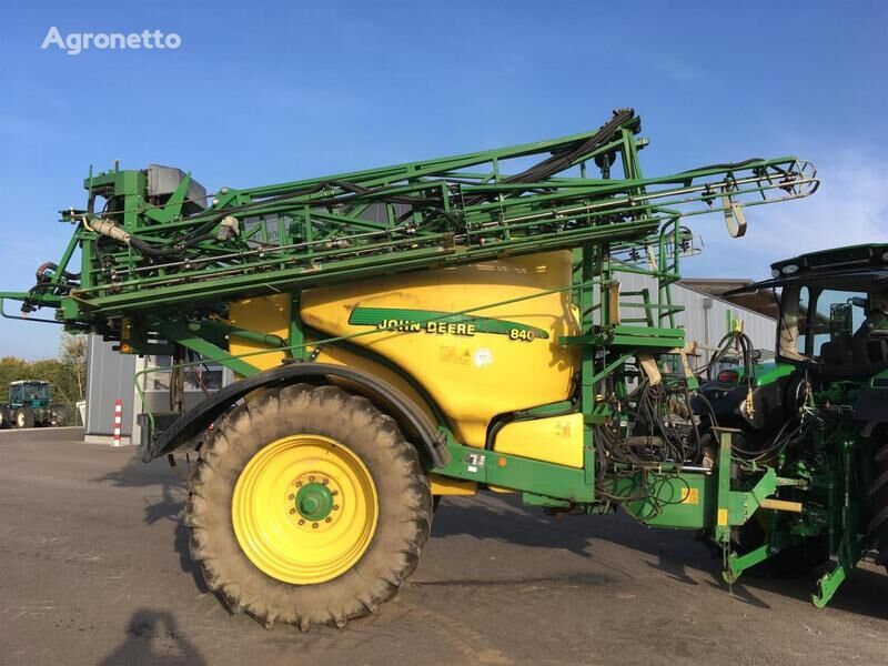 John Deere 840 trukket sprøyter